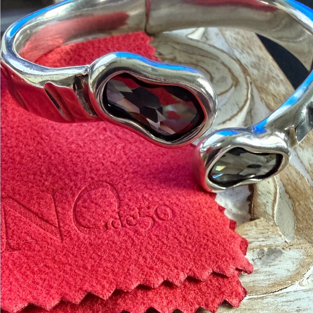UNO de 50 Silver and Black Stone Bracelet